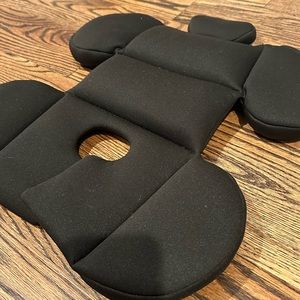 Newborn car seat insert